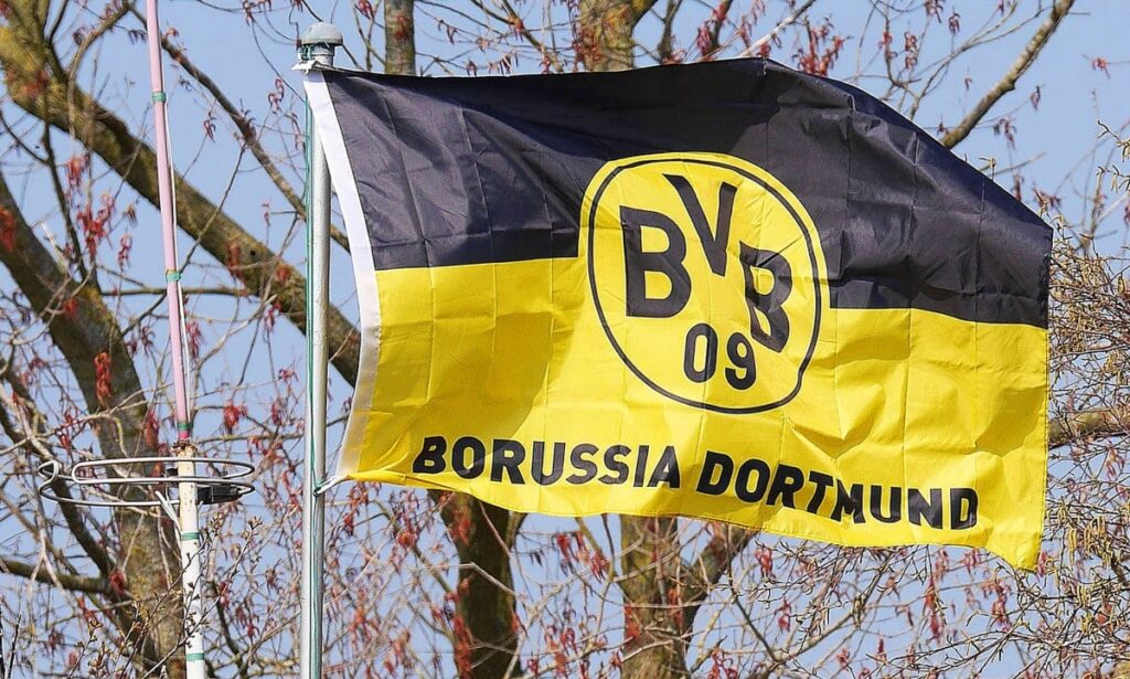 Brasilian maajoukkuepuolustaja Borussia Dortmundin vahvuuteen