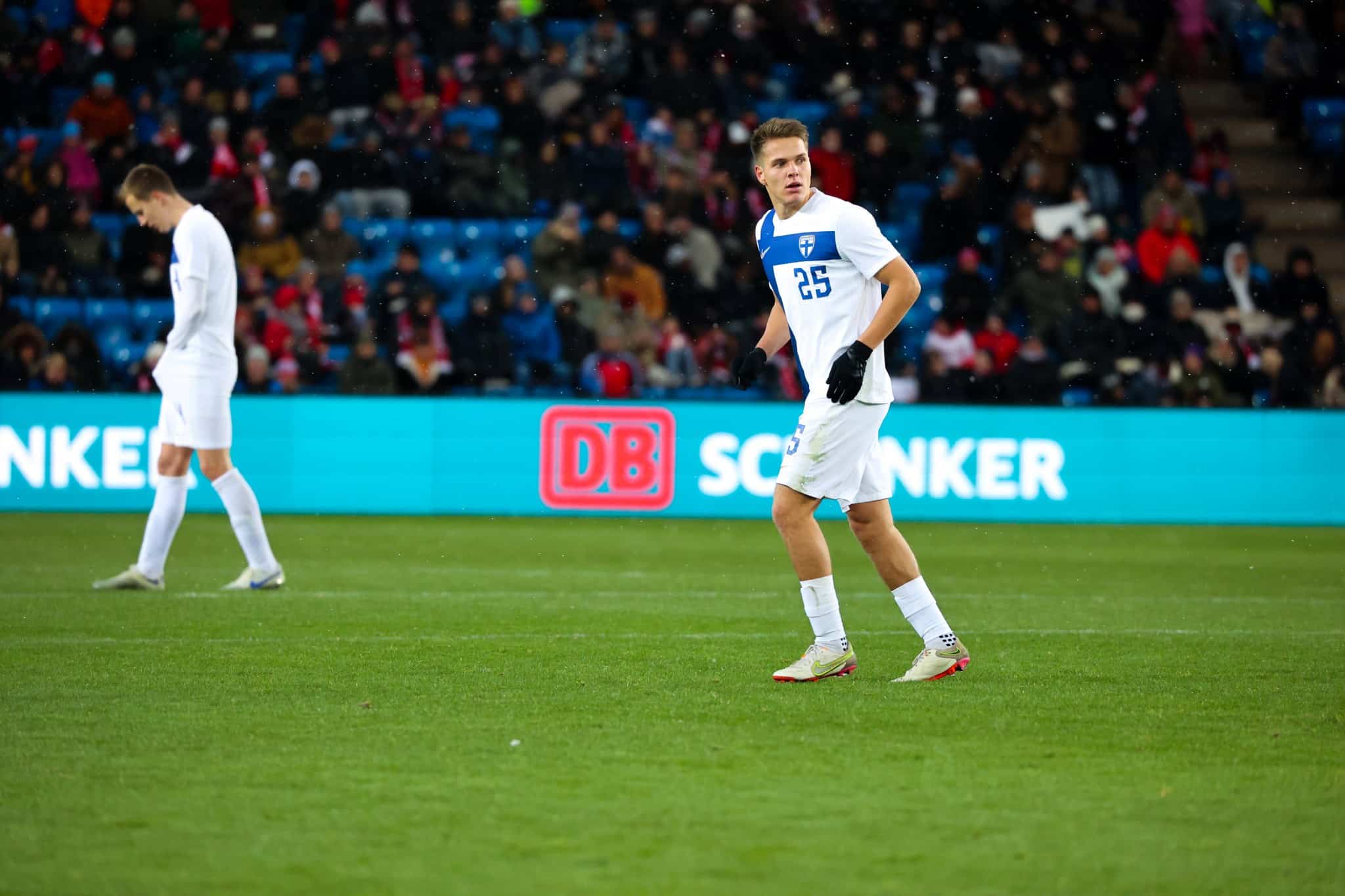 Niilo Mäenpää vaihtaa maata – huhut veivät HJK-paitaan, päätyi Halmstadiin