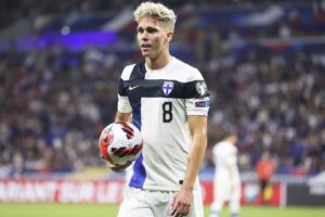 Hukattu lahjakkuus vai Huuhkajien tulevaisuus? – Onni Valakari ei aikaillut vastauksessaan