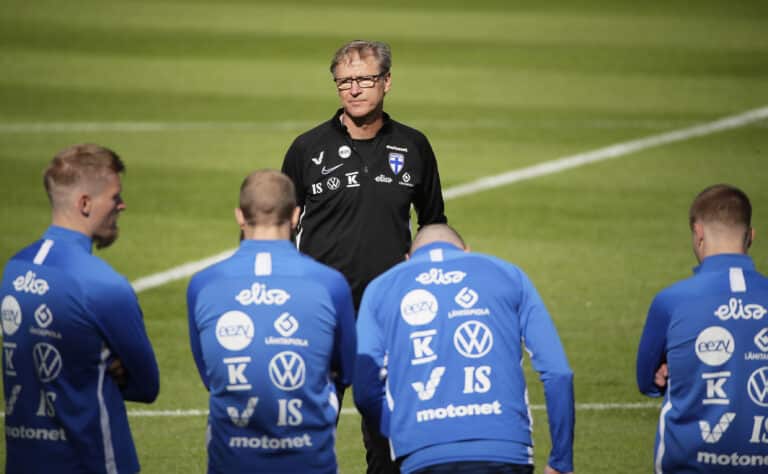 Huuhkajat jatkaa Markku Kanervan komennuksessa – taustatiimi uudistuu!