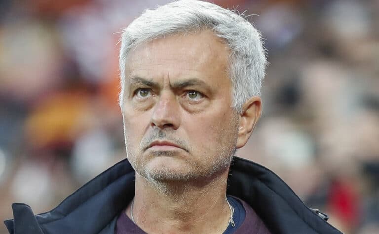 Jose Mourinho näki punaista Manchester Unitedin vieraillessa Istanbulissa