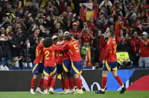 Espanjan maajoukkuepelaaja pysäytettiin portilla – video paljastaa hulvattoman tilanteen
