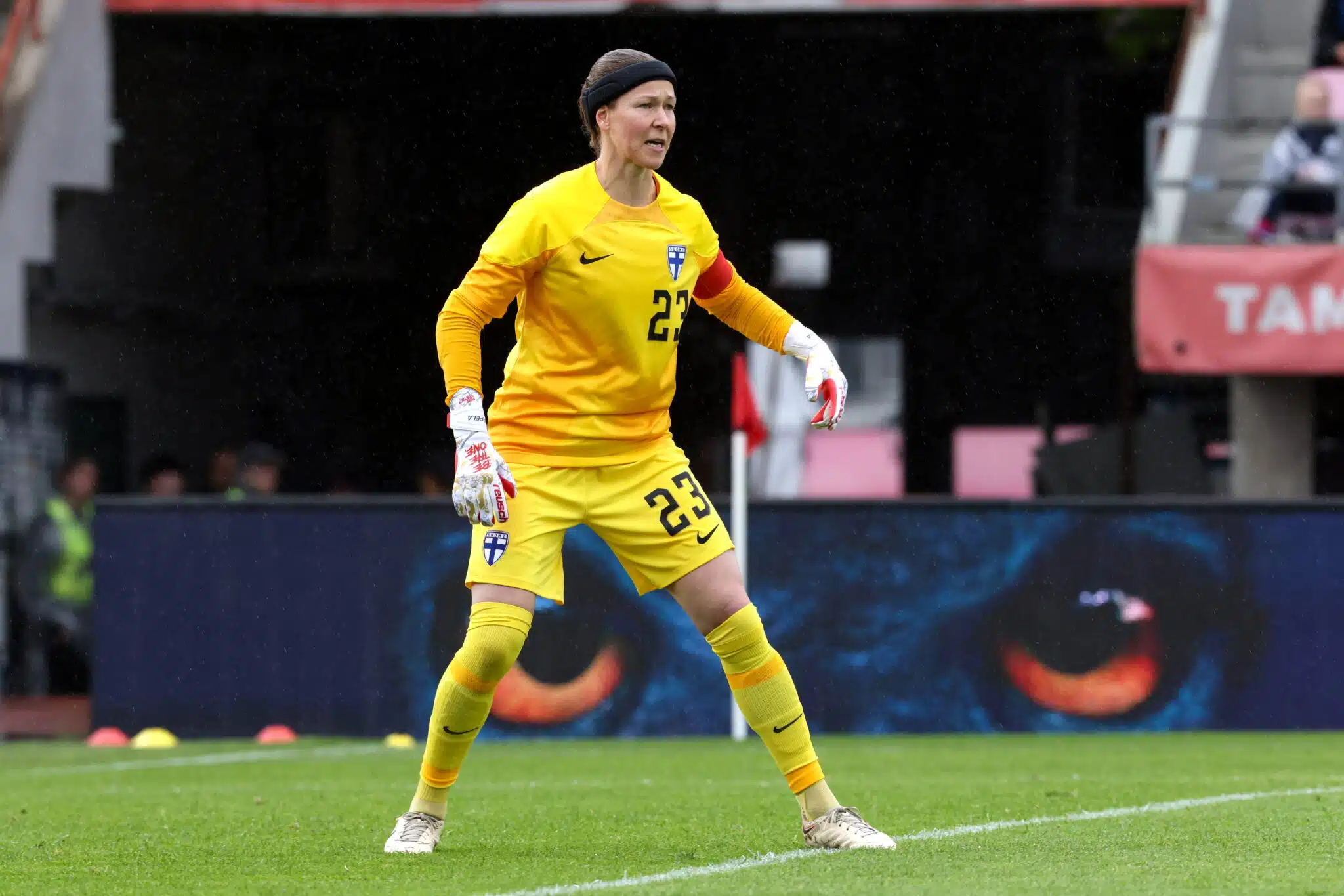 Tinja-Riikka Korpela nosti kätensä virheen merkiksi – muistutti isosta kuvasta