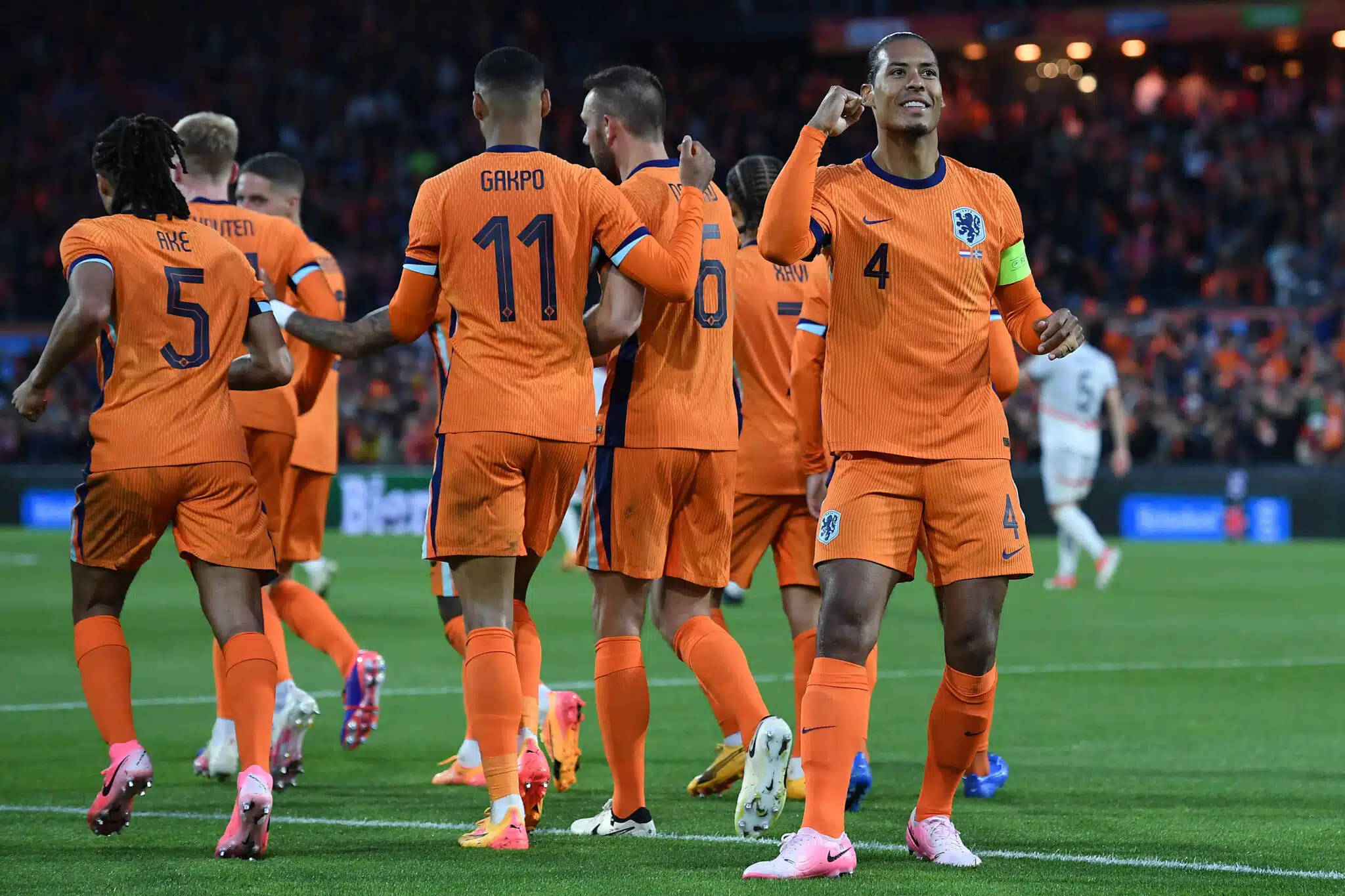 Huuhkaja-gallup: Hollanti vai Englanti? – ”Miten tuosta materiaalista ei saa enempää irti?”