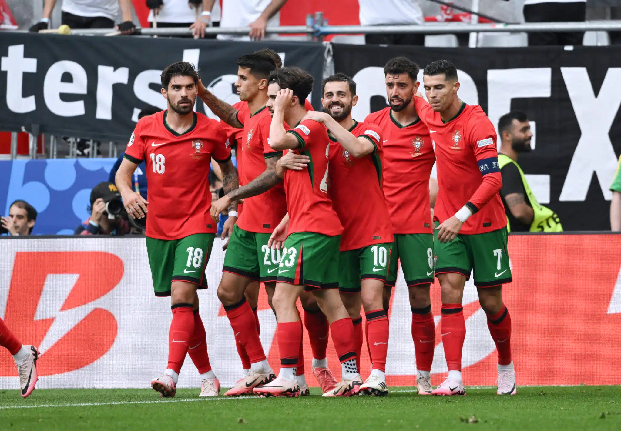 Diogo Costa torjui Portugalin jatkoon – Benjamin Seskolla edessä uneton yö