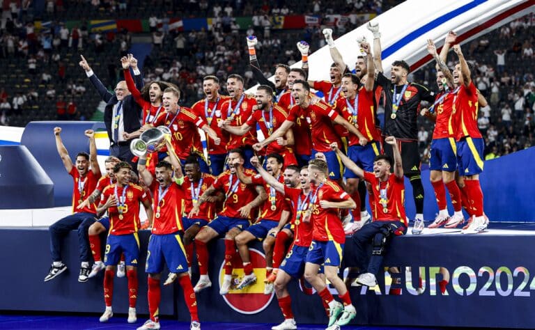 Espanjalaispelaajat törttöilivät mestaruusjuhlissa – nyt UEFA tutkii asiaa