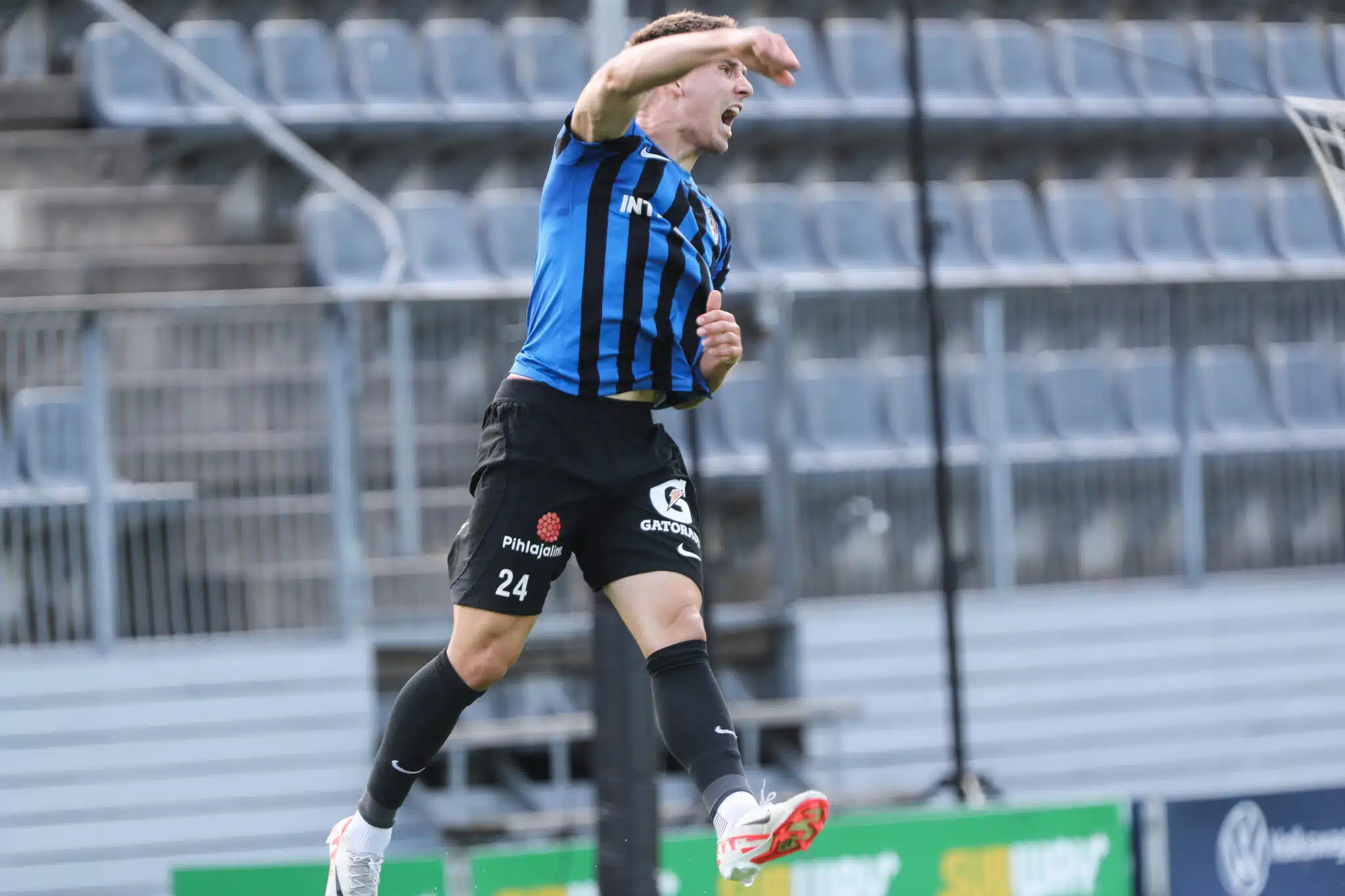 Asiantuntija riemuissaan suomalaisten Allsvenskan-debyyteistä – ”He edustavat myös Veikkausliigaa”