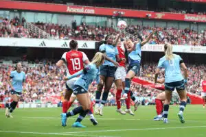 3 miljoonaa vs. 8 400 – palkkakuilu, jota jalkapallo ei suostu näkemään