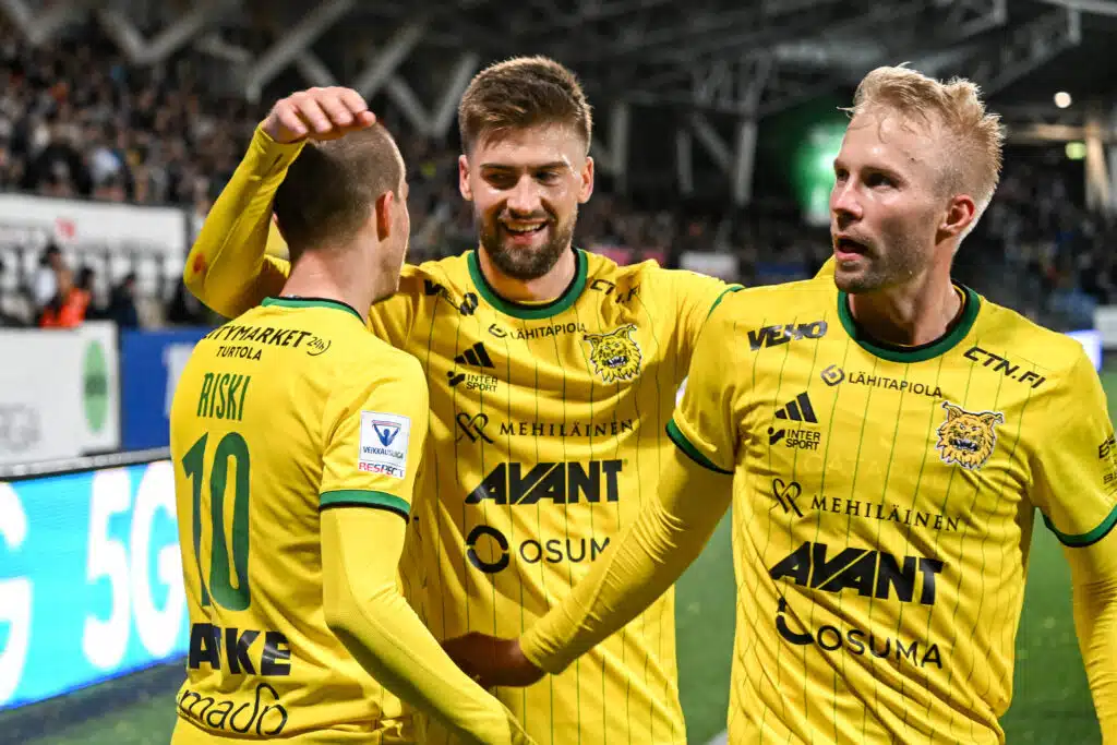 Veikkausliiga-kausi käyntiin ryminällä – teinitähti upotti HJK:n: ”Näin unta tästä”