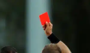 Törkeä kommentti maksoi kovan hinnan – rangaistus sai jalkapalloilijan uuteen roolin