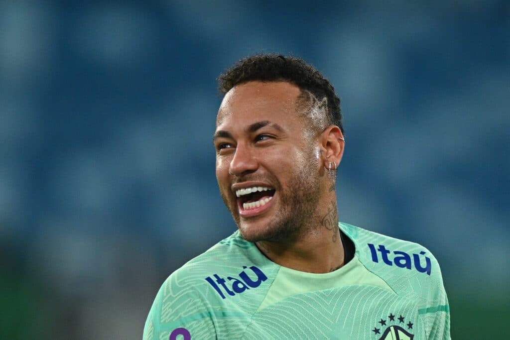 Neymar palasi kentille yli vuoden tauon jälkeen