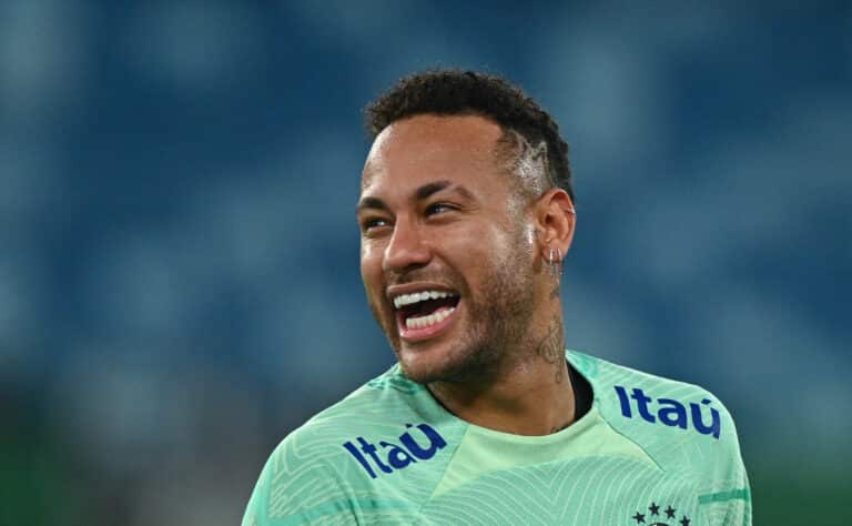 Neymar palasi kentille yli vuoden tauon jälkeen