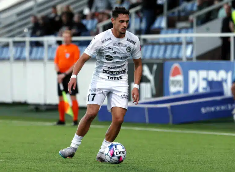 FC Hakalle tärkeä sopimus – ”Nopea ja kestävä laitapelaaja”
