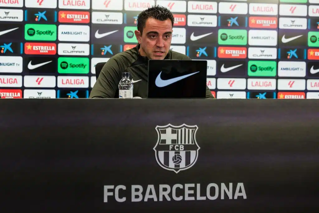 Italiassa kuohuu: Xavi Hernández astumassa Thiago Mottan saappaisiin?