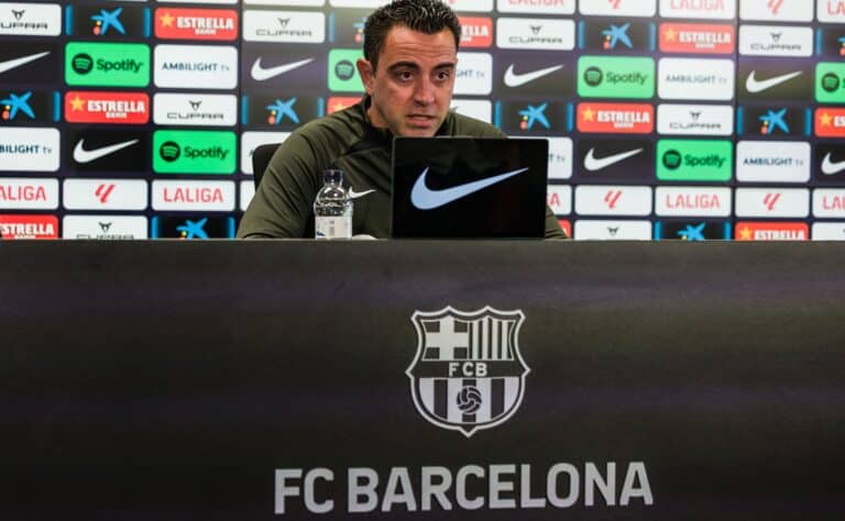 Italiassa kuohuu: Xavi Hernández astumassa Thiago Mottan saappaisiin?