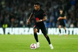 Barcelonan siirtosuunnitelmiin yllättävä este – entinen jättilupaus kahden tulen välissä