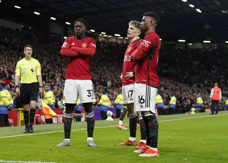 Manchester Unitedin ympärillä kuohuu – seuralegenda ja tähtitoppari sanasodassa
