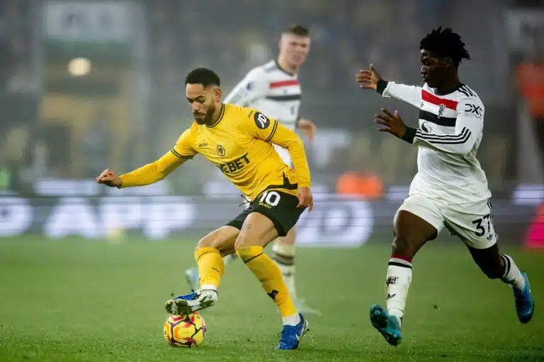 Man United kasvattaa pinkkaa – Wolves-manageri rikkoi hiljaisuuden
