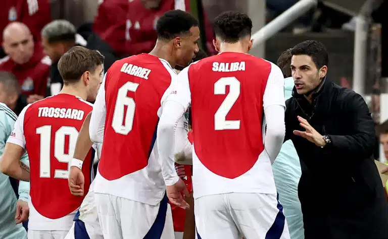 Arsenalille kaksinverroin murheita