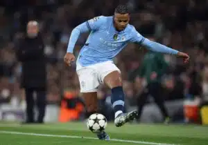 Manchester City -puolustajan kohtalo sinetöitymässä – Etihadilla nauretaan matkalla pankkiin