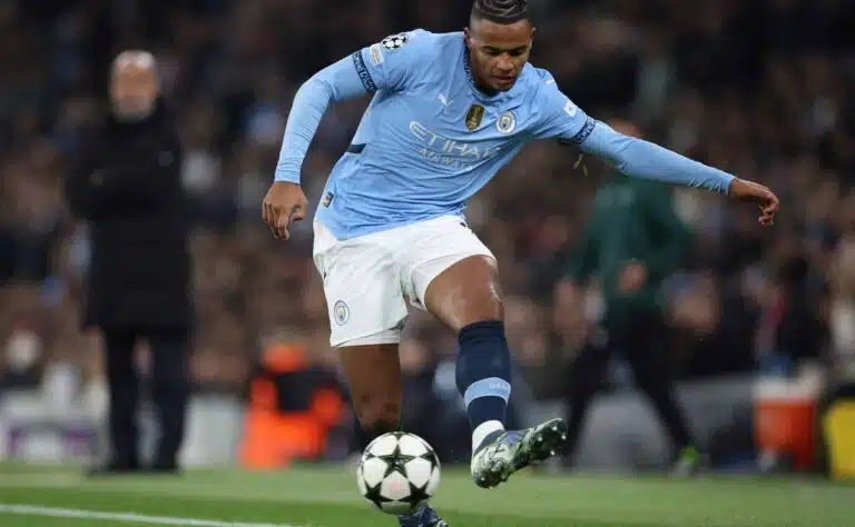 Manchester City -puolustajan kohtalo sinetöitymässä – Etihadilla nauretaan matkalla pankkiin