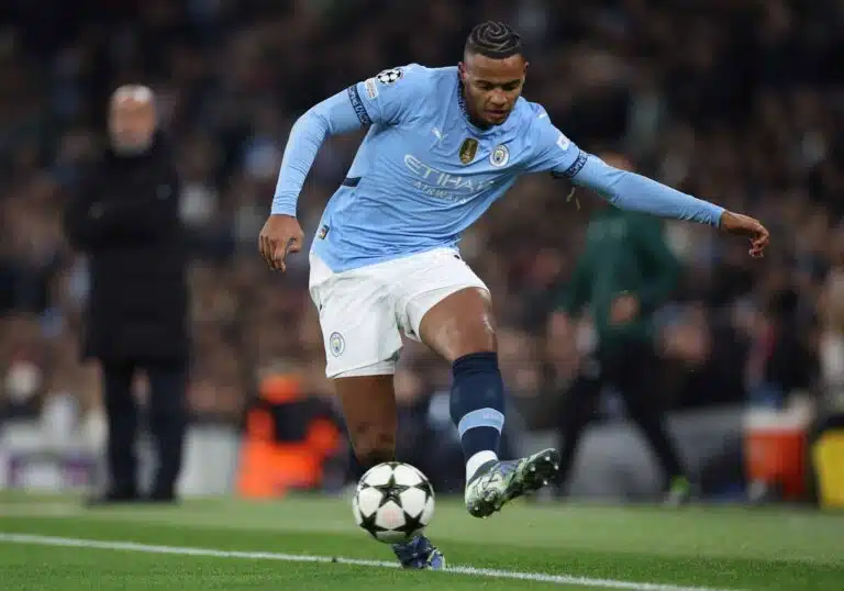 Manchester City -puolustajan kohtalo sinetöitymässä – Etihadilla nauretaan matkalla pankkiin