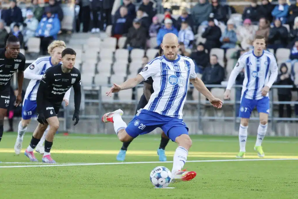 Näkökulma: Erotuomarin lahja silotti HJK:n tien ensimmäiseen voittoon