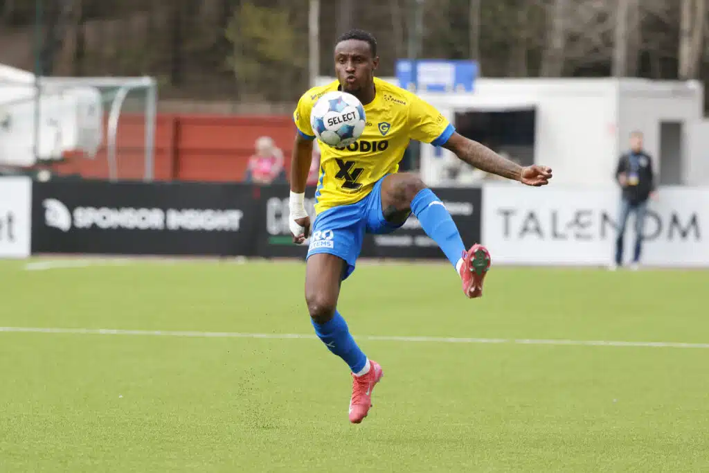 Näkökulma: Gnistanin pelaaja kaikessa mukana – Diego Maradonan hattutemppu?