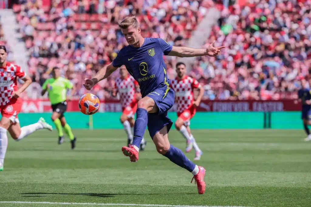 Vanha Rouva tarkkailee kovia nimiä – nouseeko tämä mies Liverpool-tähden edelle?