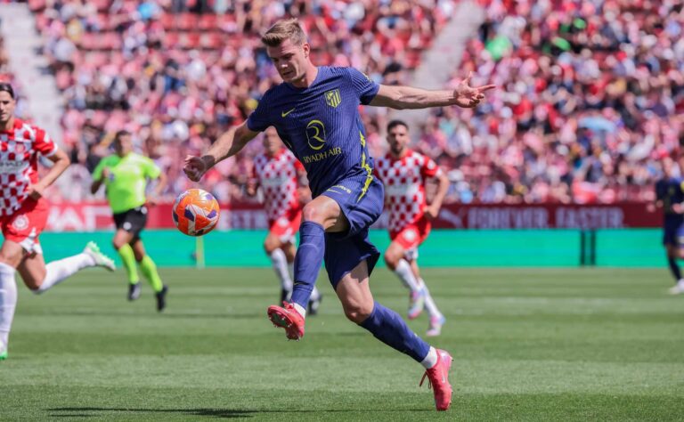 Alexander Isak poissa – painaako Liverpool norjalaista paniikkinappulaa?