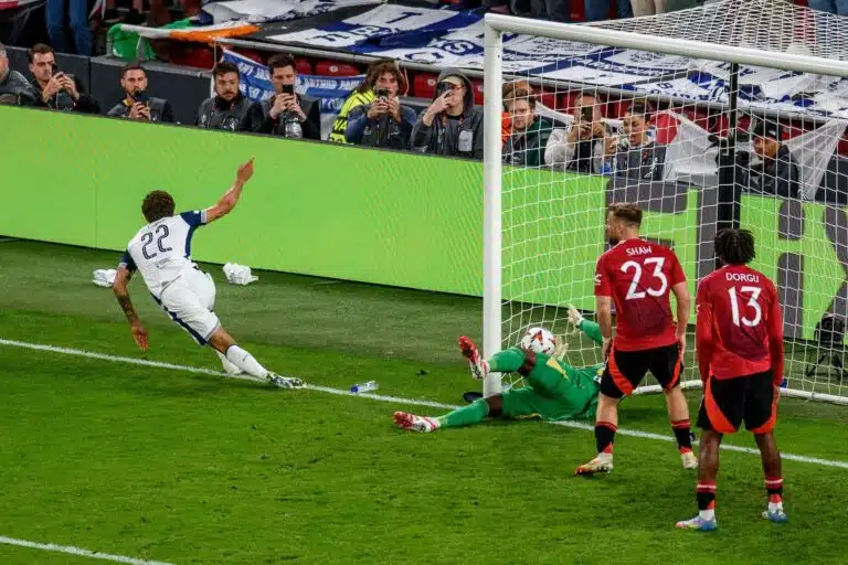 Tottenham niskan päällä – siirtokohde Man Unitedin nenän edestä?