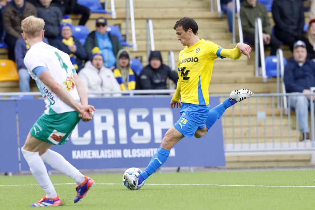 Yllätyspaluu peruttu – Roman Eremenko loukkaantuneena sivuun Huuhkajista