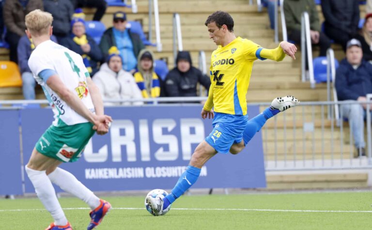 Yllätyspaluu peruttu – Roman Eremenko loukkaantuneena sivuun Huuhkajista