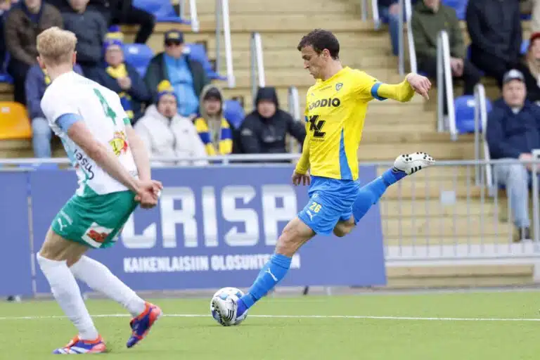 Yllätyspaluu peruttu – Roman Eremenko loukkaantuneena sivuun Huuhkajista