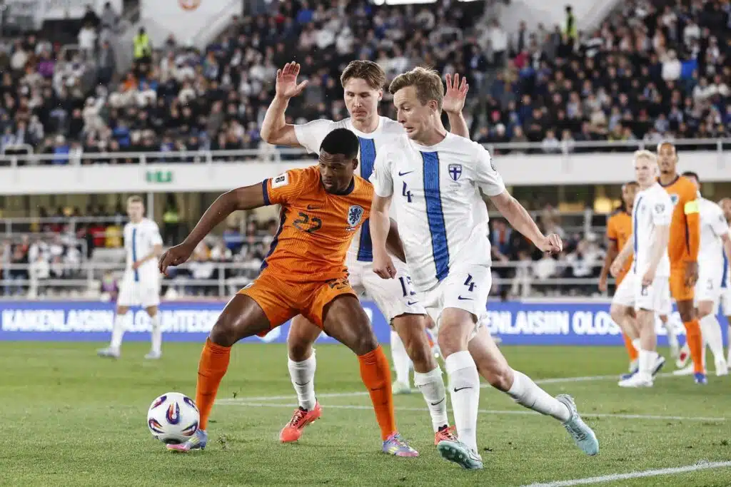 Tämä näky riitti – Hollannista kajahti viiltävä totuus Huuhkajista