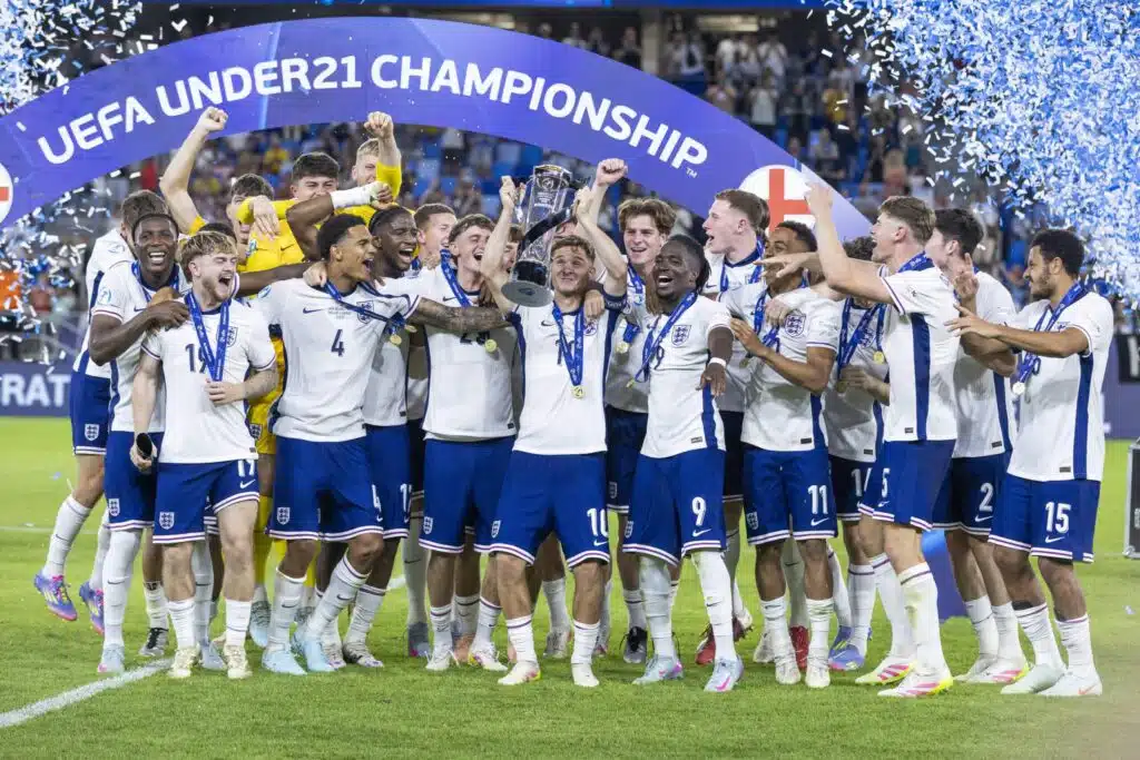 Englanti iski lisäajalla – EM-finaali tarjosi täysverisen trillerin