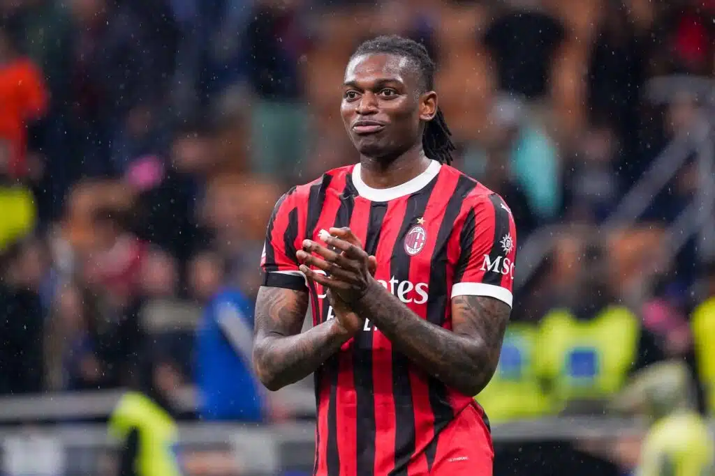 Minikriisi Italiassa – AC Milan menetti huippupelaajansa ennen shokkitappiota