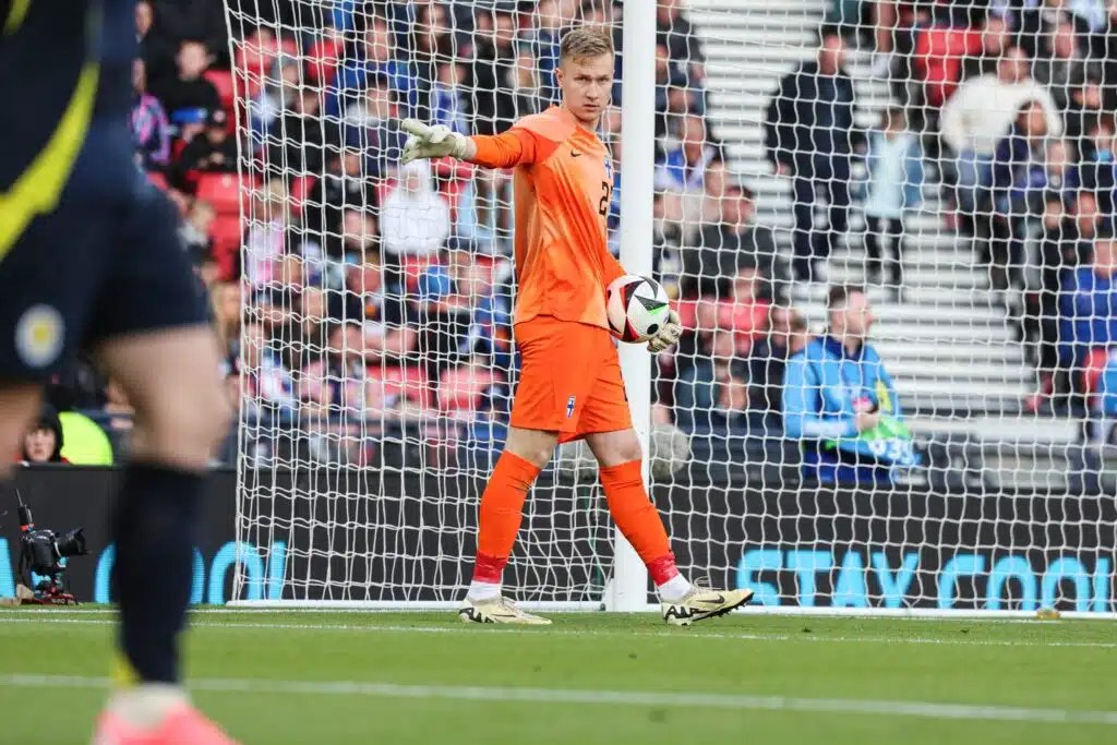 Haastattelu: Viljami Sinisalolle ensimmäinen karsintavoitto olympiastadionilla – ”Kahden eri puoliajan peli”