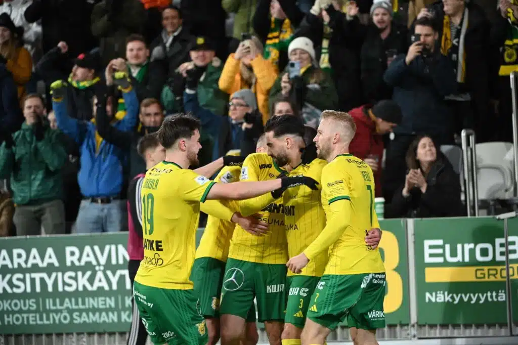 Näkökulma: Nuorten esiinmarssi ja mahtitulos toivat Ilveksen valmennukselle positiivista päänvaivaa