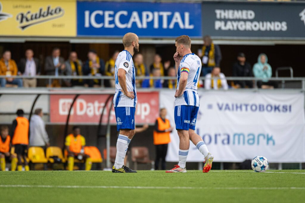 Näkökulma: Häpeällinen ilta suomalaisessa jalkapallossa