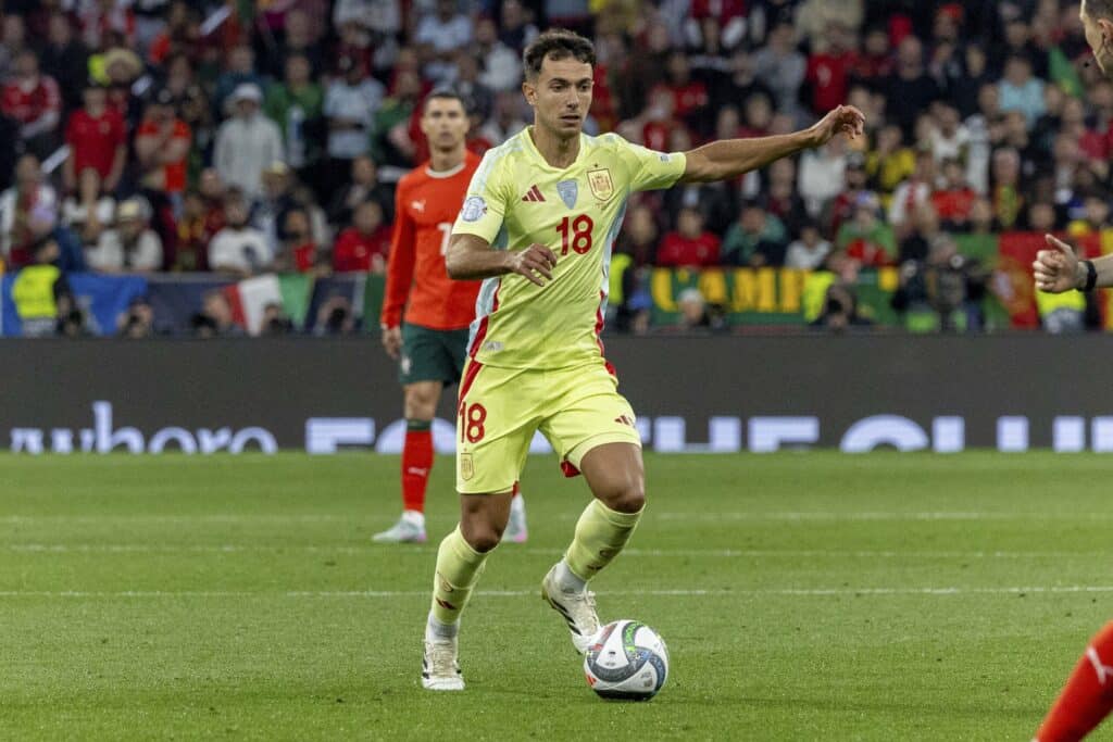 Espanjan EM-kultasankari astuu esiin Arsenalin paidassa