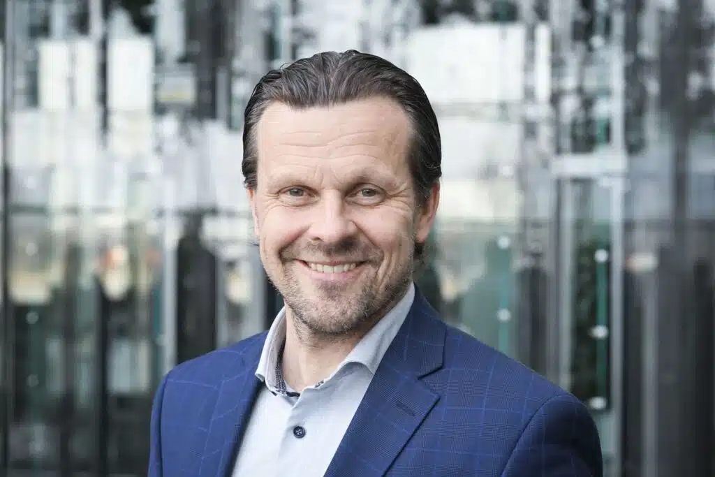 Kalervo Kummola jyrähti YLE:n Hinni Hirvoselle