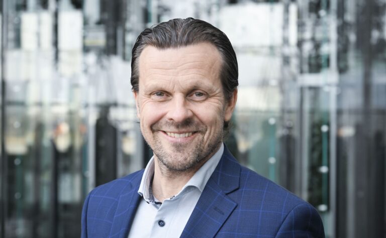 Kalervo Kummola jyrähti YLE:n Hinni Hirvoselle