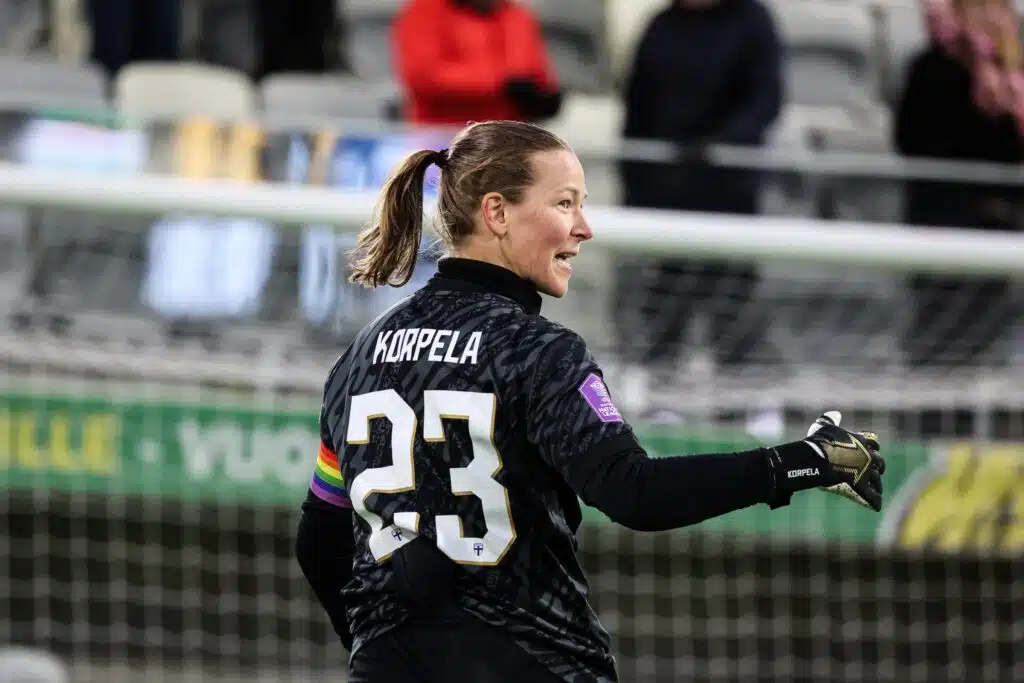 Huuhkaja-legendalta paljastus Helmareiden legendasta