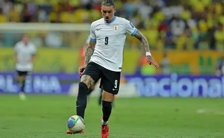 Saudi-siirto kääntyi farssiksi – Valioliigan jättiläiset valmiina iskemään hyllytettyyn tähtihyökkääjään