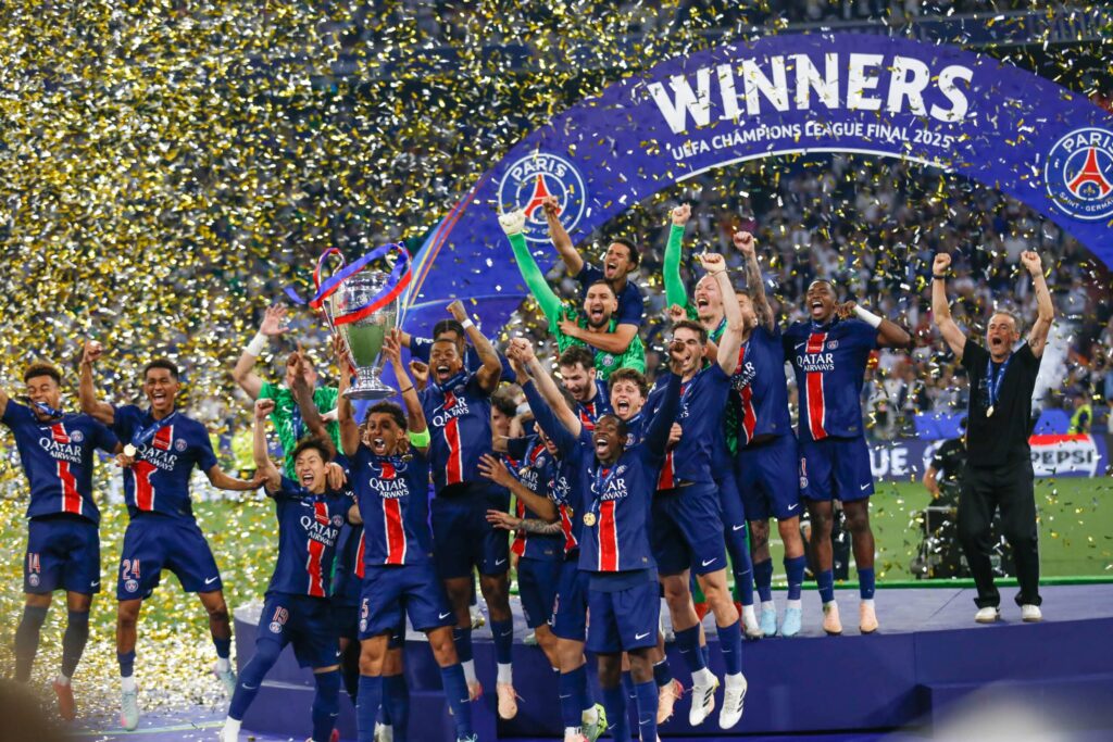 PSG:n puolustaja pyrkii rikkomaan Fabio Cannavaron taian