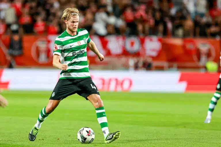 Manchester Unitedin jättihanke etenee – Amorimin suhde voi ratkaista tanskalaisen kohtalon