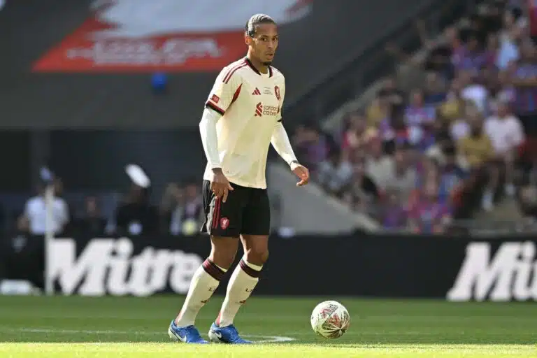 Valioliigassa katseltiin punaista – Virgil van Dijk kertoi, mitä todella tapahtui