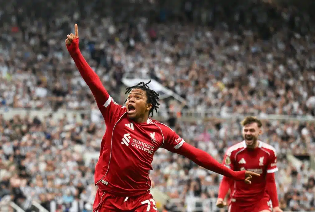 Liverpoolin ennätysmies otti kynän käteensä – mitä mietitään Chelseassa?