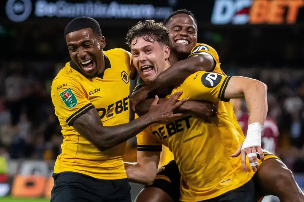 400 miljoonan punnan tarjous roskakoriin – Valioliiga-seura seisoo jaloillaan